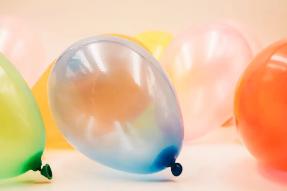 Stosowanie żelu Hi-Float wewnątrz balonu lateksowego dla dłuższego unoszenia się