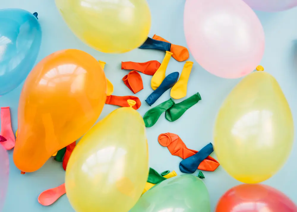 Balony lateksowe i foliowe wypełnione helem – porównanie trwałości